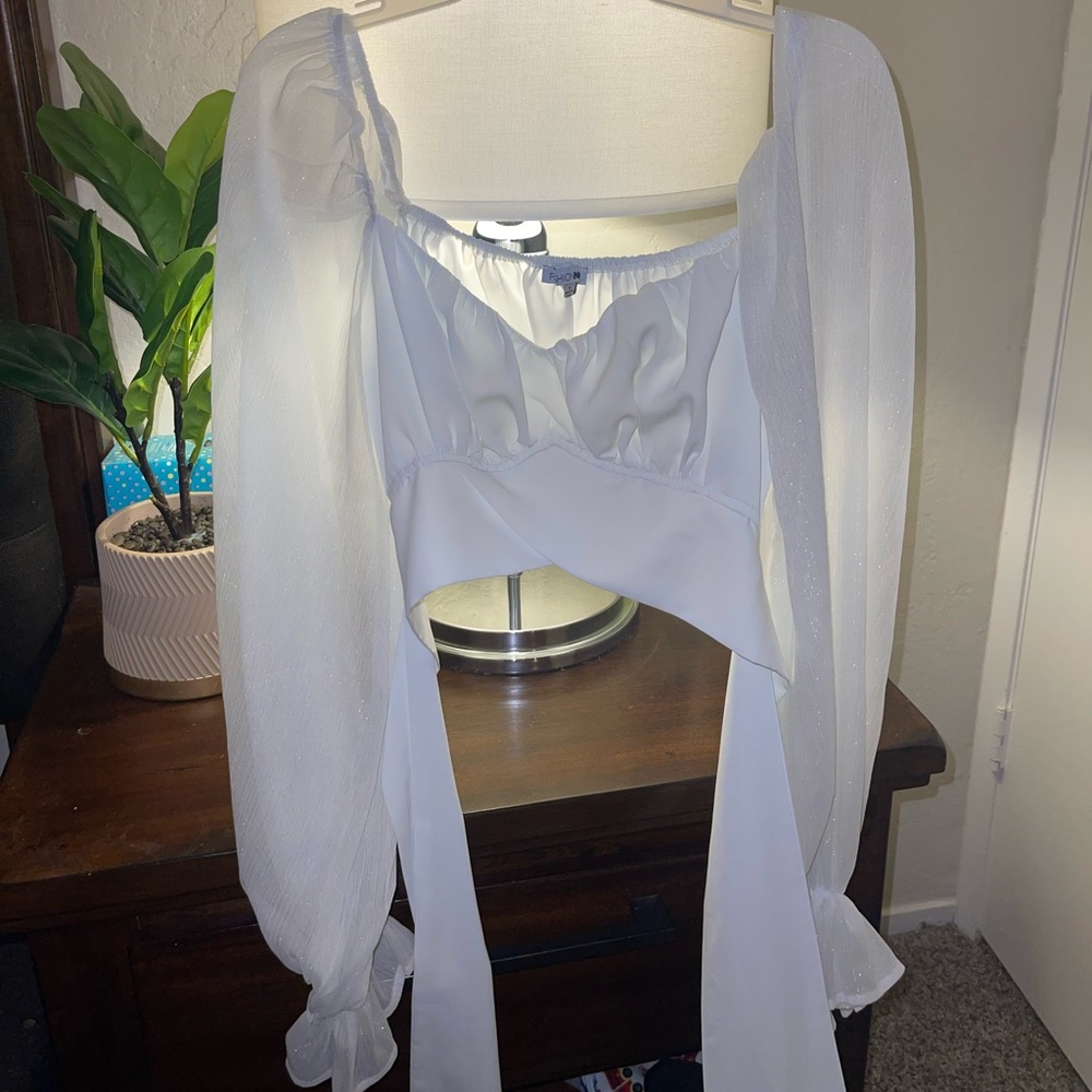 White crop fashion top